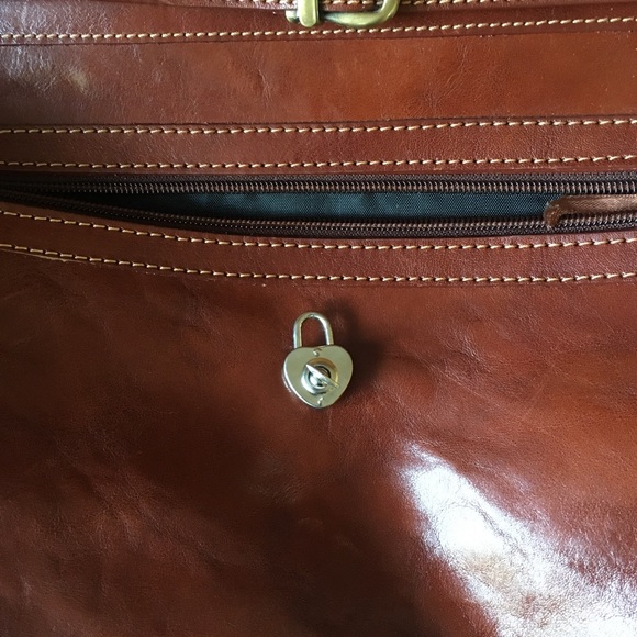 SAGA Vintage Leather Bag - Picture 2 of 6
